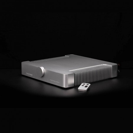 Micromega M-Amp Solo Neat (sans plexiglas) vue 3/4 avec télécommande